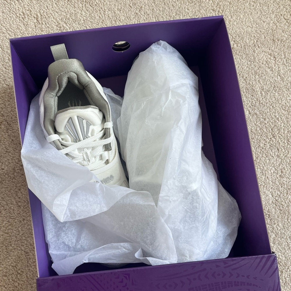 Kyrie Irving White Athletic Basketball Sneakers shoes